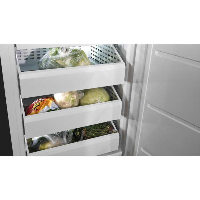 Fulgor Milano 16.87 cu.ft Pro Integrated Column Freezer, 700 Series, RH, Overlay, Bottom Compressor, Metal Interior, Ice Maker